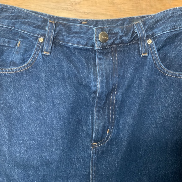 New Goldsign Jean Skirt With Slit at Front. Size 28 - Picture 4 of 12